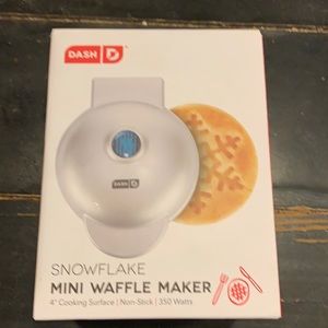 Snowflake Mini Waffle Maker by Dash